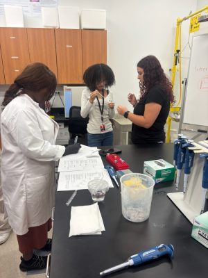 Port St. Lucie Biomedical students recently engaged in a valuable hands-on learning experience at Keiser University, collaborating with Dr. Weir and his dedicated team. 